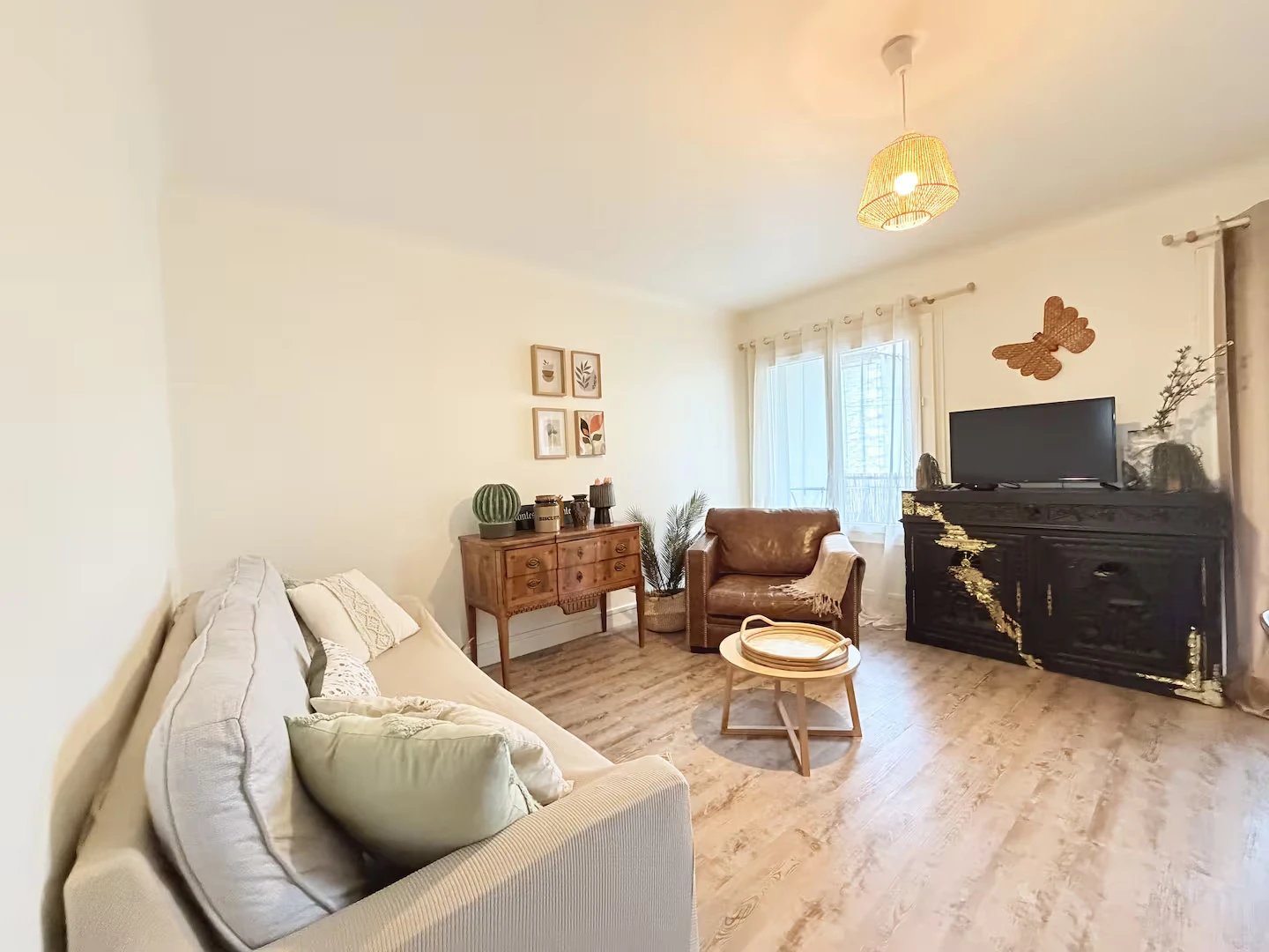 Salon d'un appartement en location courte durée géré à Agen